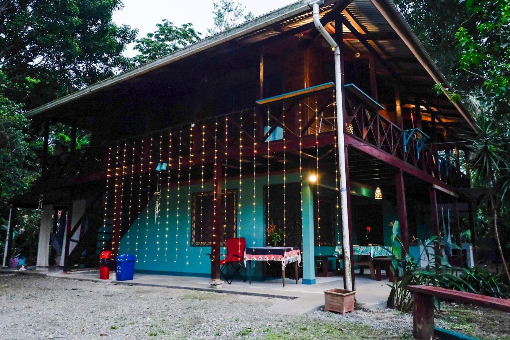 Casa Aldirica Hotel Cahuita Exterior photo